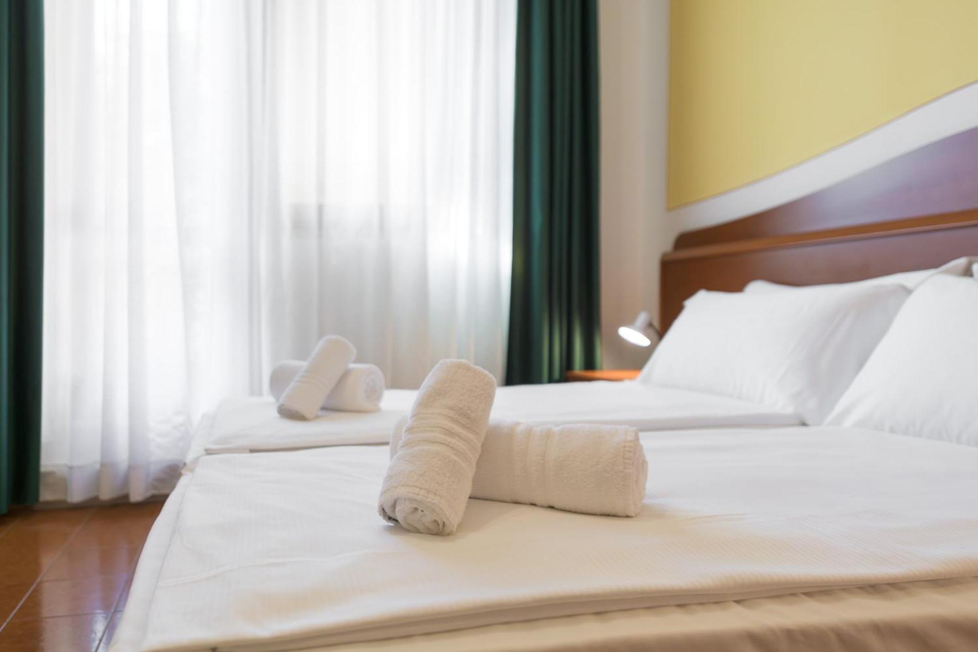 Hotel Garda Bellevue 리몬네술가르다 객실 사진