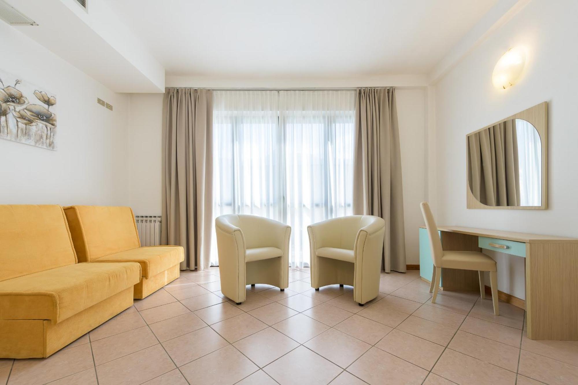 Hotel Garda Bellevue 리몬네술가르다 객실 사진